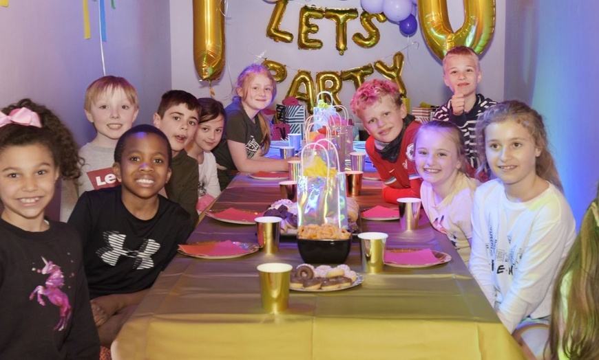 Image 9: Up to 14 kids – Trampoline Birthday Package (Max 27% Off)