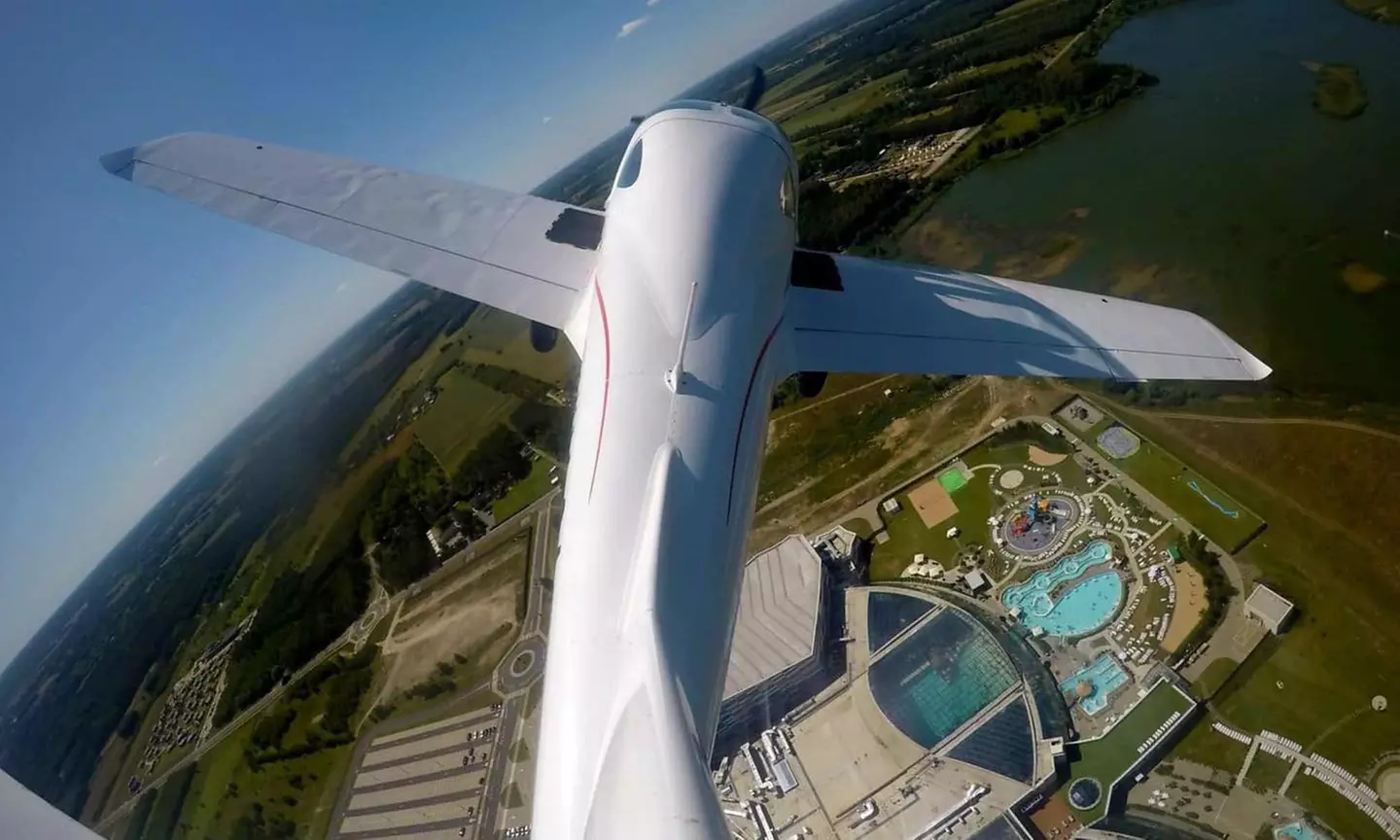 Lot samolotem ultralekkim z możliwością samodzielnego pilotowania