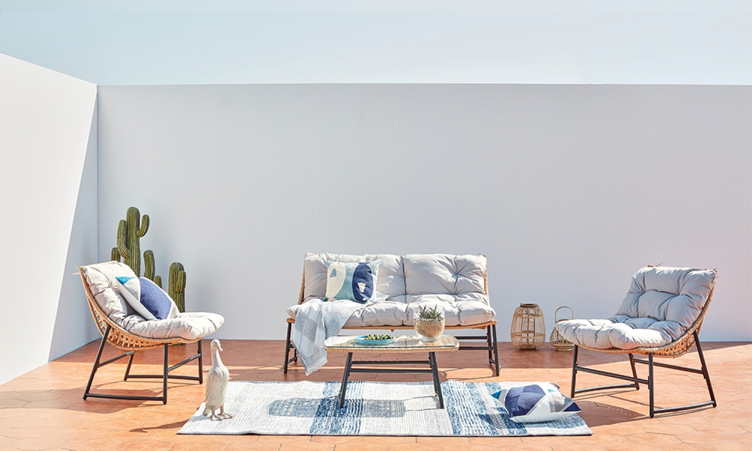 Salon de jardin "Gola" 4 places avec table basse de Kocoon