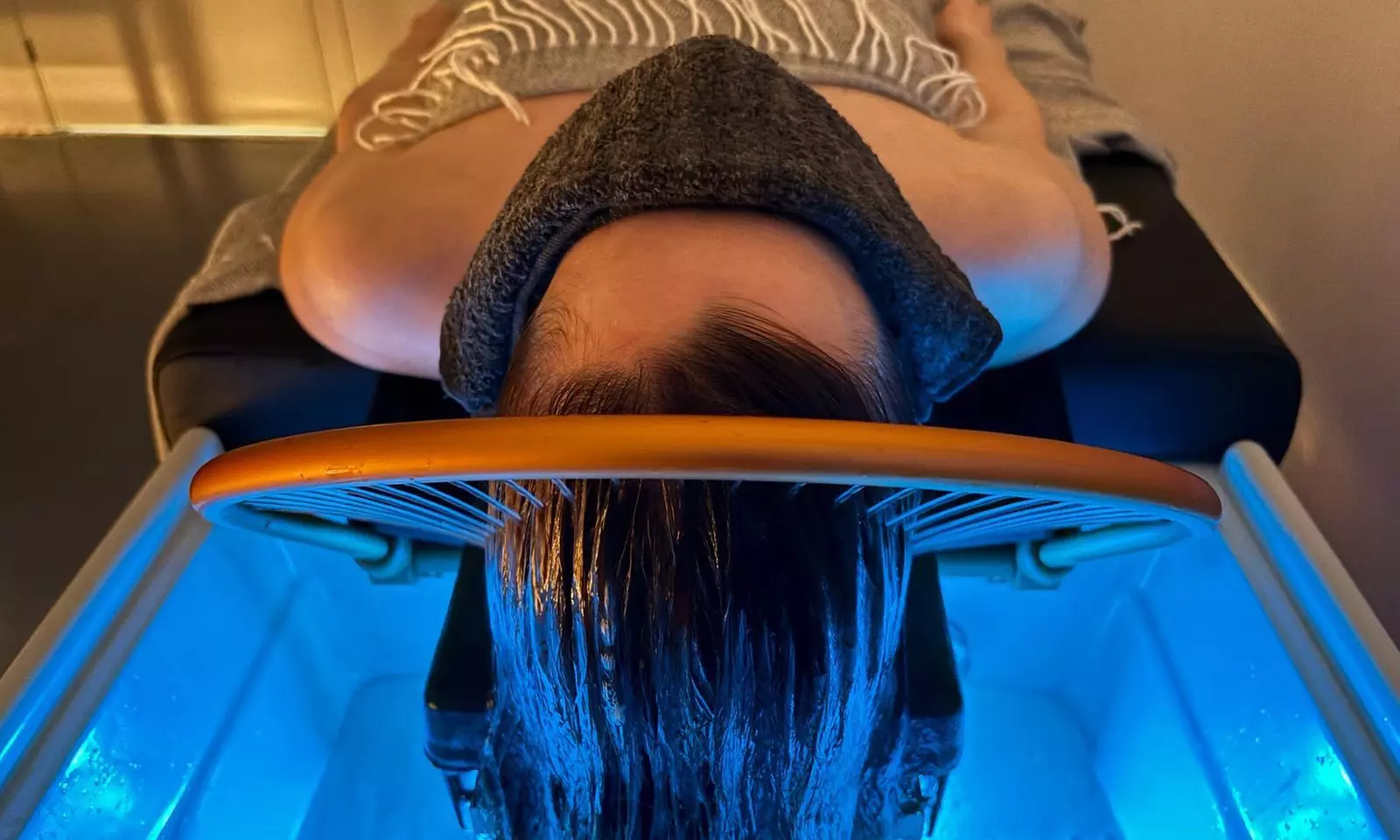 Head spa japonés en pareja con masaje de busto, chocolate y té