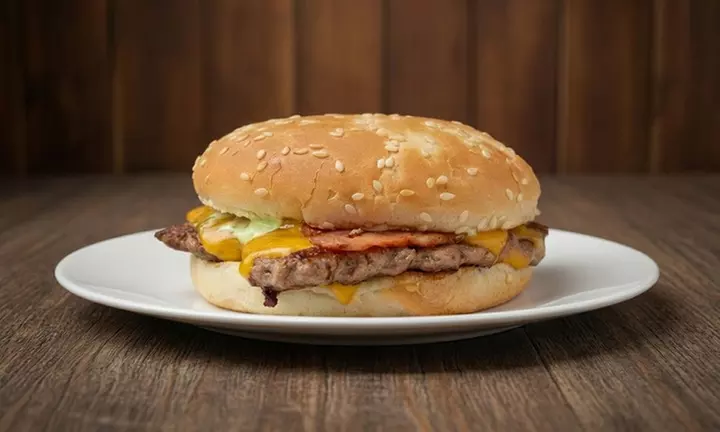 Combo de burgers con patatas y bebida take away para 2 o 4 personas