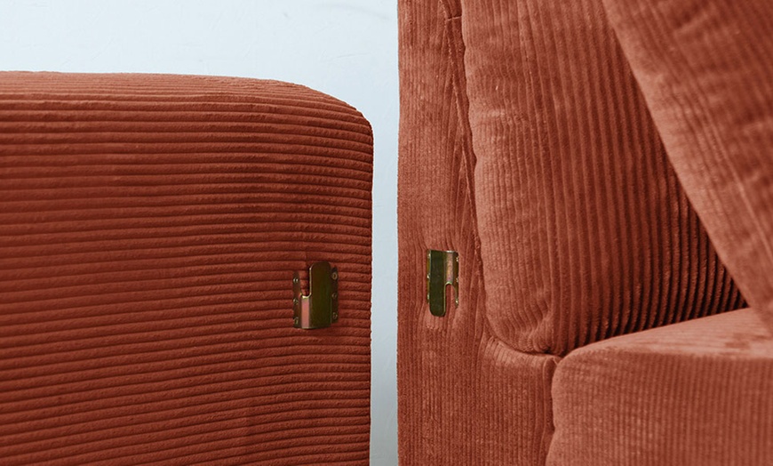 Image 30: Canapé d'angle réversible 3 places "Jambi" de Kocoon en velours côtelé