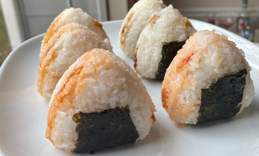 Image 13: Menú de sushi salado o dulce para 2 para el local o para recoger