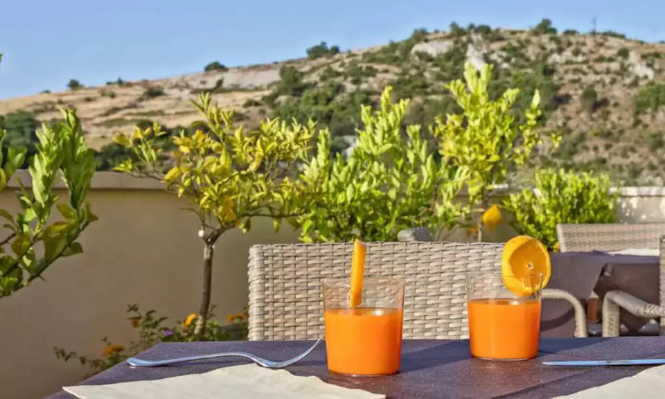 Ragusa 4*: camera Classic con colazione, drink e massaggio per 2