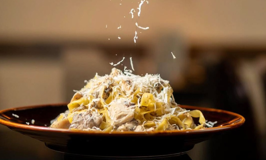 Image 3: Menú mediterráneo para 2 o 4 con opción a chuletón y botella de vino