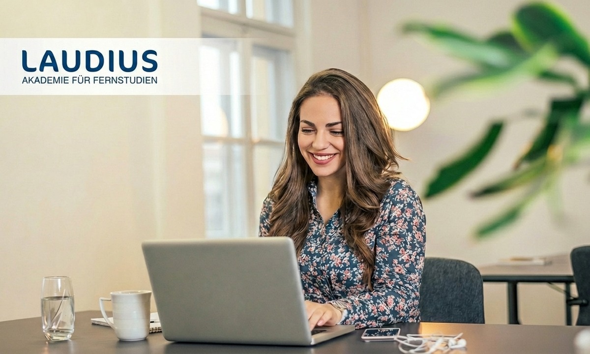 Fernkurs Online-Redakteur:in