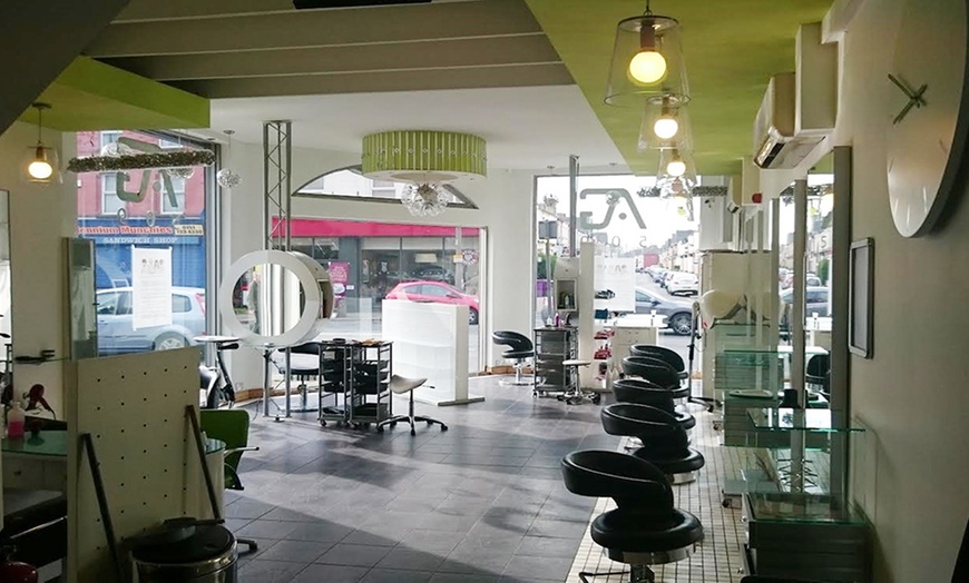 Image 3: Haircut, Conditioning and Blow-Dry at Avant Garde