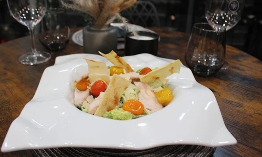 Image 13: Menú Numa con entrantes, principales, postres y bebidas incluidos 