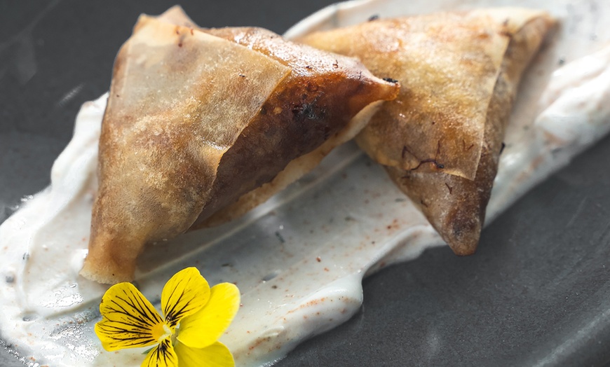Image 9: Menú de cena gourmet con 4 pases y vino para 2 o 4 al lado de la playa