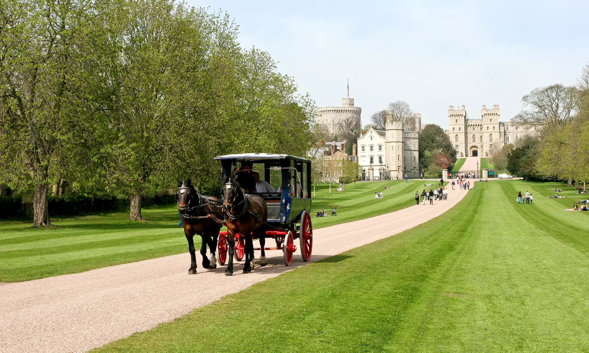 Royal Windsor Afternoon Tea Bus Tour | Family Day Out!
