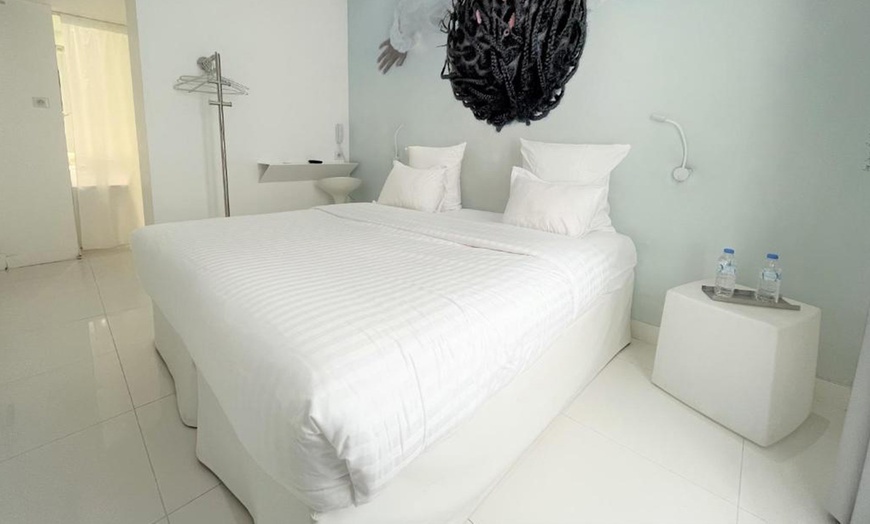 Image 9: Paris: Double Room "White" or "Soft" with Optional Breakfast  