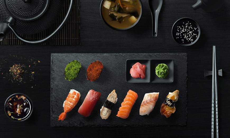 Image 1: 2 oder 4 Sushi- oder Maki-Platten nach Wahl für 2 bzw. 4 Personen