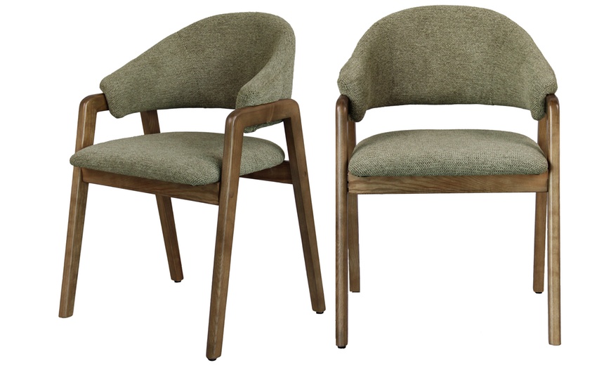 Image 32: Sillas de comedor tapizadas con patas de madera Woolden, de Doosense