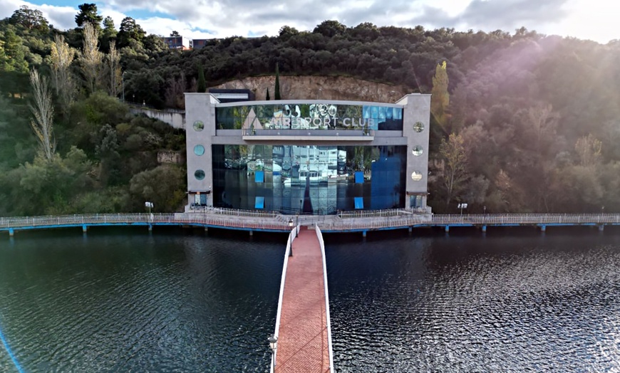 Image 1: Segovia: 1 o 2 noches con opción a actividad y acceso a spa