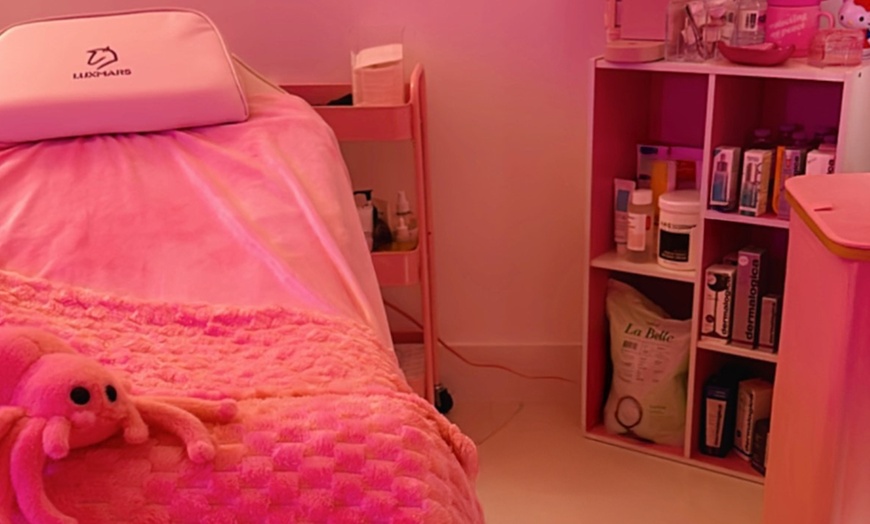 Image 2: Get Full Brazilian, Underarms, Upper Lip and More Options on Waxing!