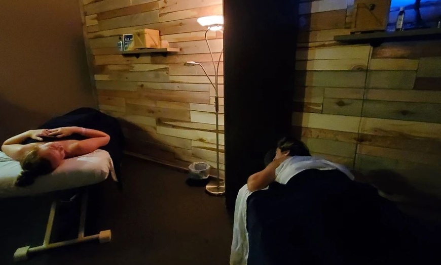 Image 4: Relax with a 60-or 90-Minute Couples Massage w/ Hot Stones and Sauna