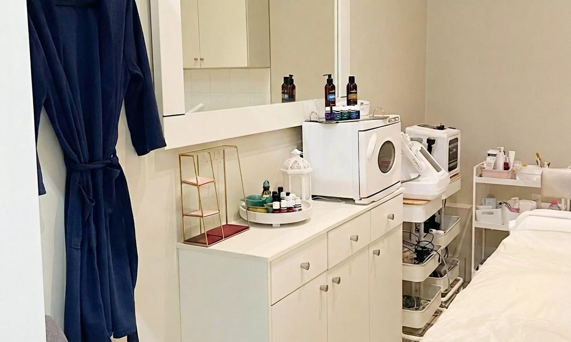 Pamper Package, Massage, Facial, w/w/o Brow Shape & Wax or Headspa