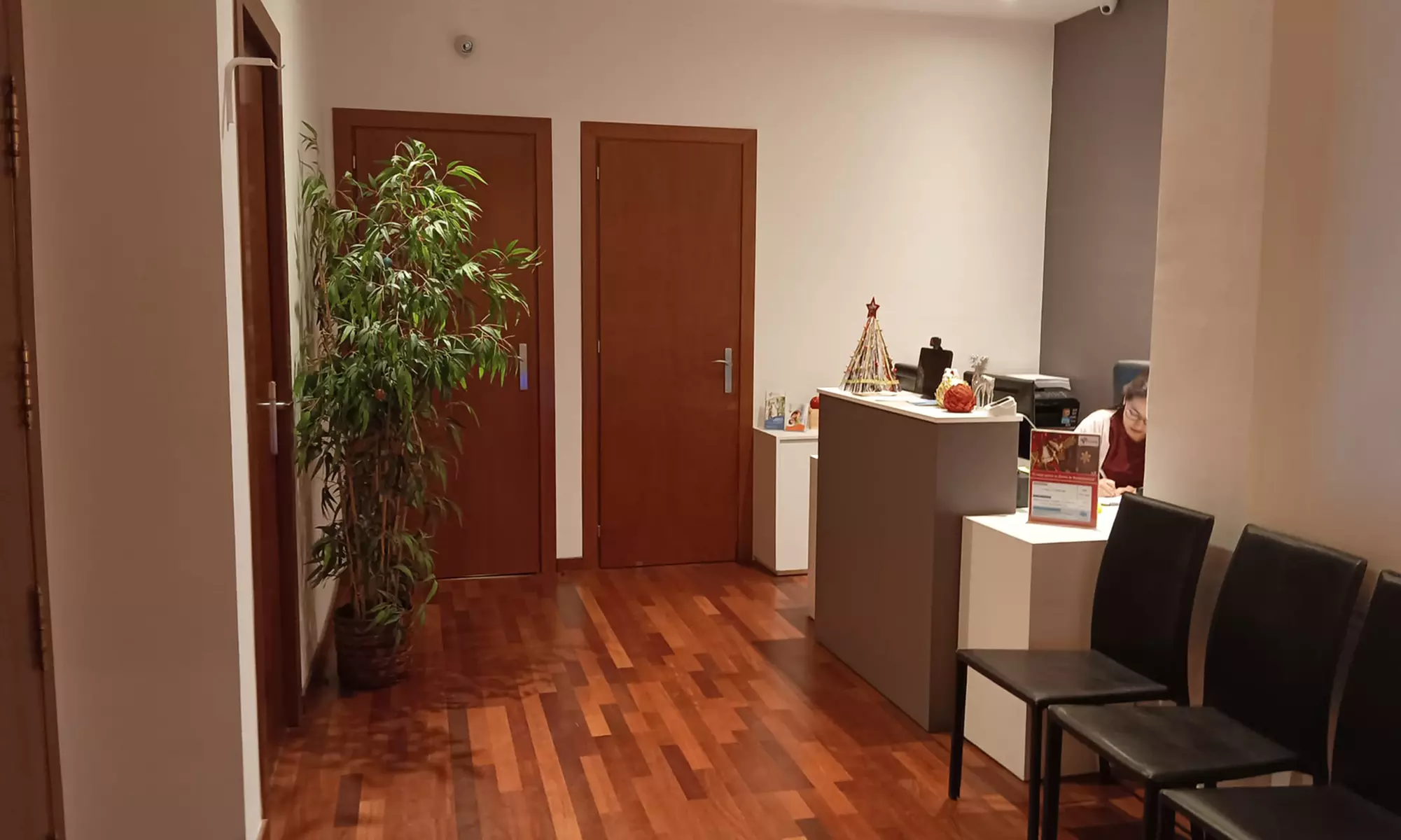 Dale a tu piel el cuidado que se merece con una limpieza facial profunda con radiofrecuencia y opción a tratamientos - Image 7