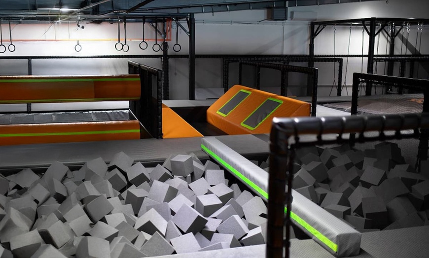 Image 6: 2 godziny zabawy w Skakun Park: trampoliny, tyrolka, Ninja OCR i inne
