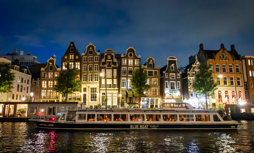 Image 9: Grachten vol lichtjes en legendes: een avondcruise door Amsterdam