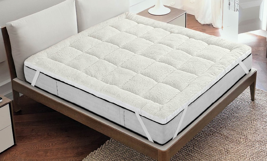 Image 2: Doppelseitige Matratzenauflage für alle Jahreszeit