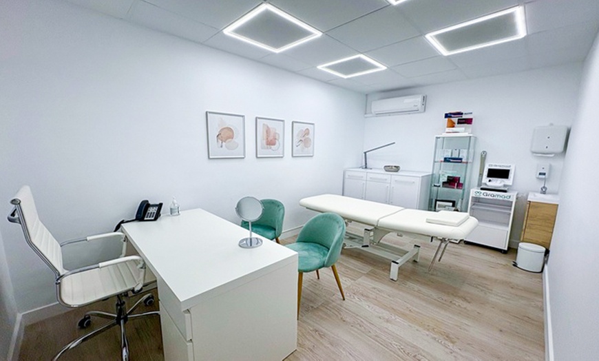 Image 4: Limpieza facial básica completa con opción a aparatología para 1