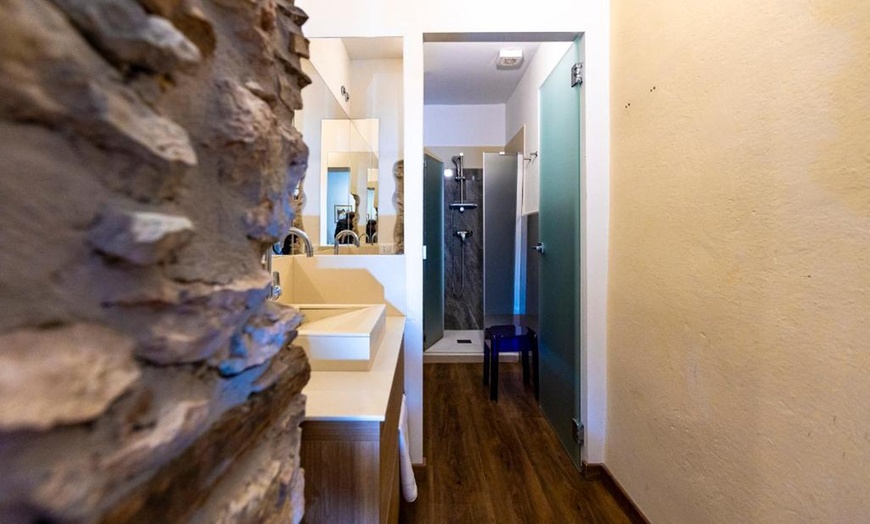 Image 8: Lago di Garda, Spiazzi: camera con colazione o mezza pensione per 2