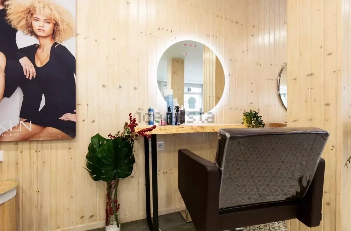 Peluquería con lavado, corte, tinte de raíz o tratamiento reparador