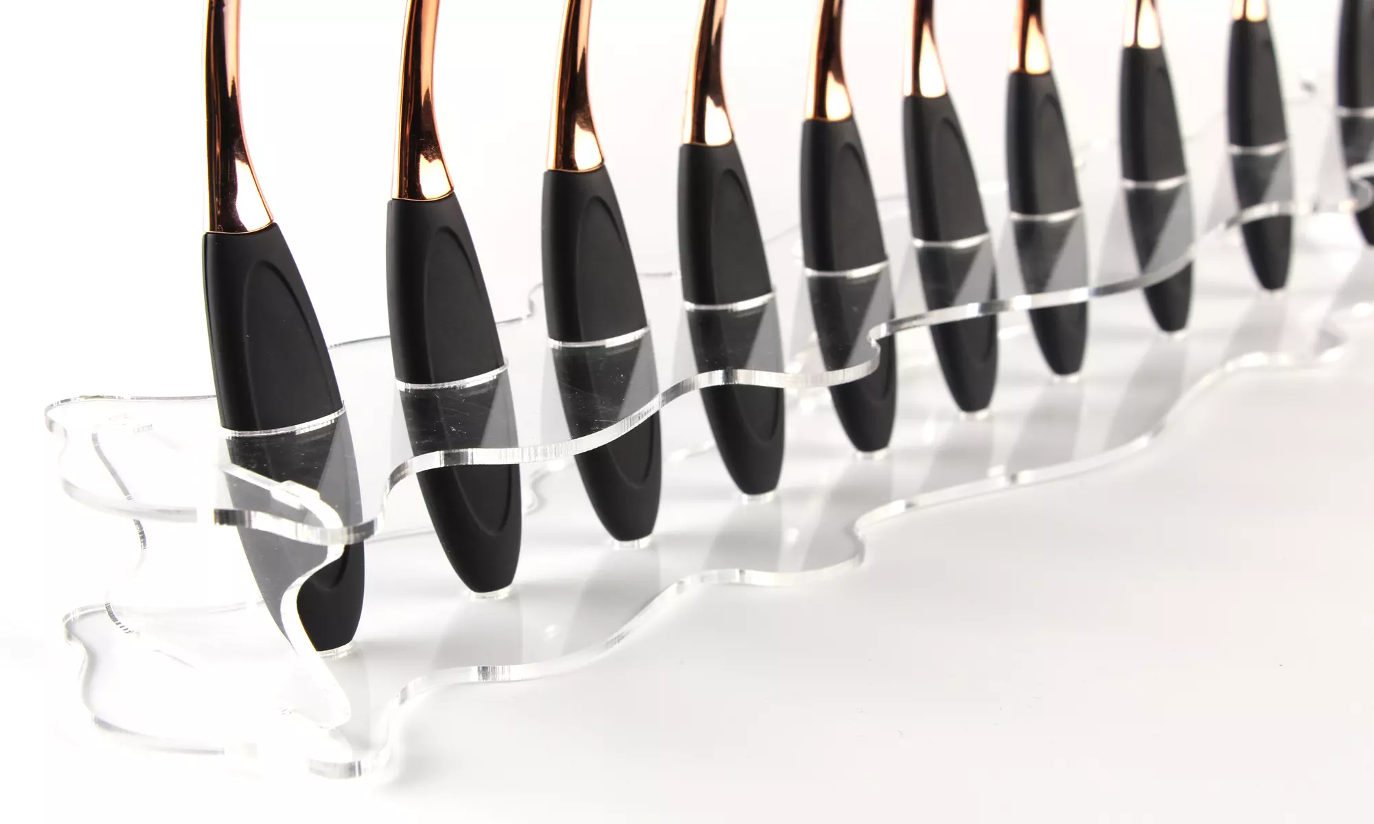 Oval Brush Makeup Stand - Second Medium