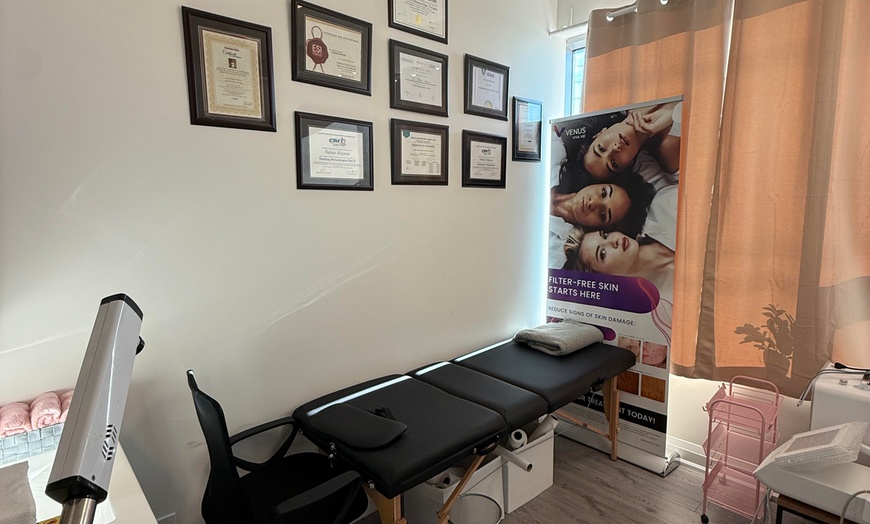 Image 4: Facial and Massage: Relaxing Massage with Microdermabrasion 