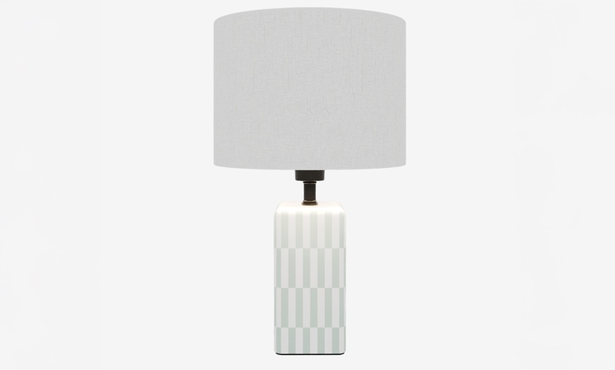 Image 5: Lampe de chevet en céramique à motif damier 
