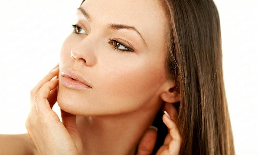 Image 3: Achieve Youthful Glow with 20, 40, or 60 Units of Daxxify