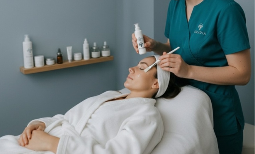 Image 1: Glow to Go: Gesichtsbehandlungen mit Circadia, Kryo & LED-Anwendung