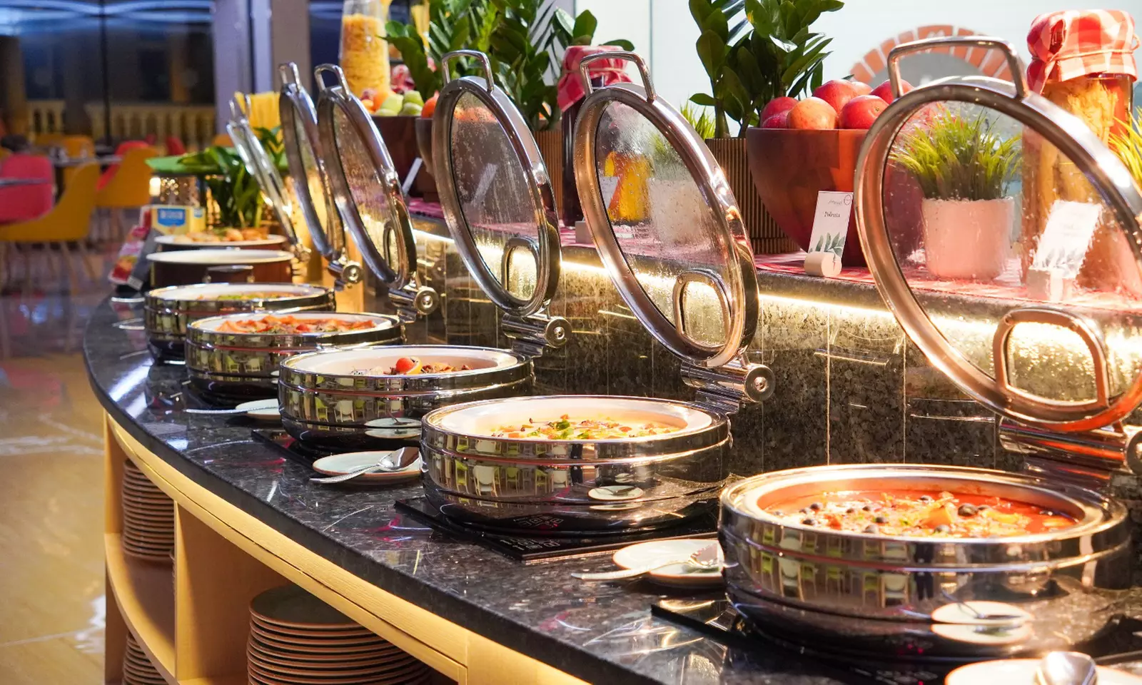 Enjoy 5* International, Italian, Mediterranean, or Seafood Theme Night