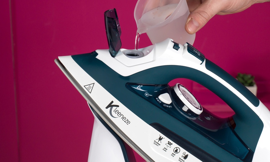 Image 7: Kleeneze Cordless Steam Iron
