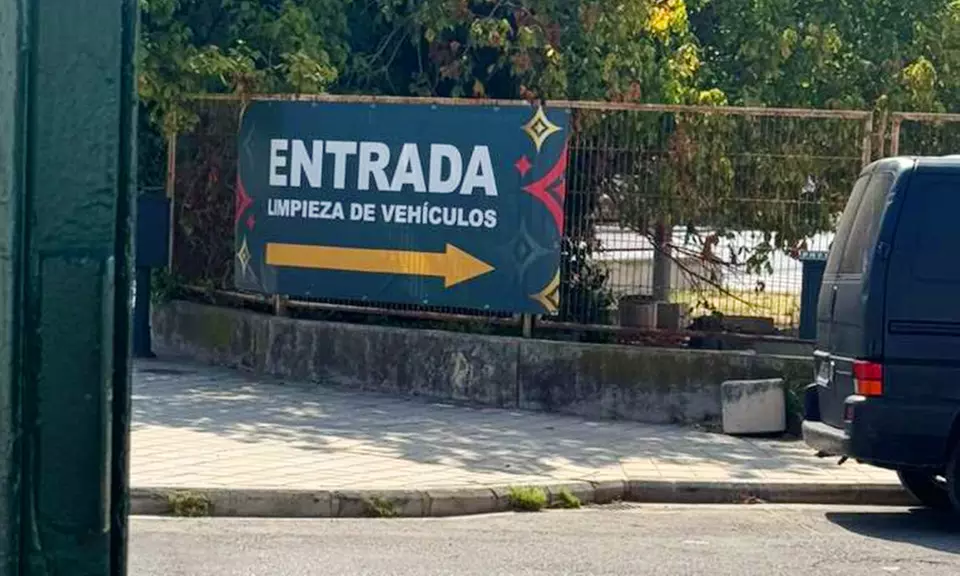 1, 2 o 4 lavados para coche con opción a tratamiento hidrofóbico y más