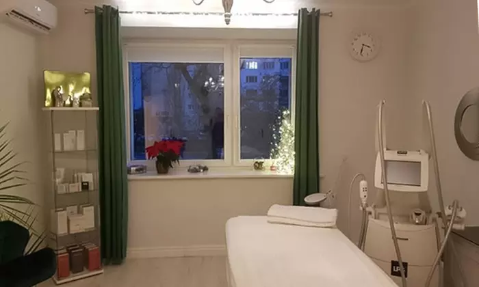 Modelowanie twarzy lub spłycenie zmarszczek