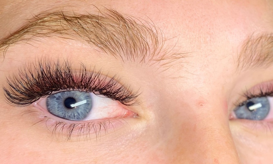 Image 6: Get a Fuller Look w/ Classic, Hybrid / Volume Full Set Lash Extensions