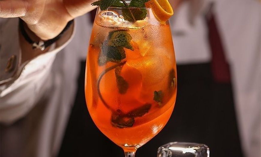 Image 11: Romantic Burger & Drink Experience for 2 or 4 – Valentine’s Special