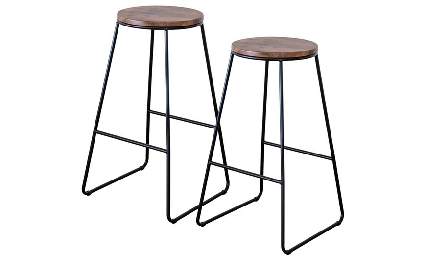 Image 2: Coppia di sgabelli in legno e metallo