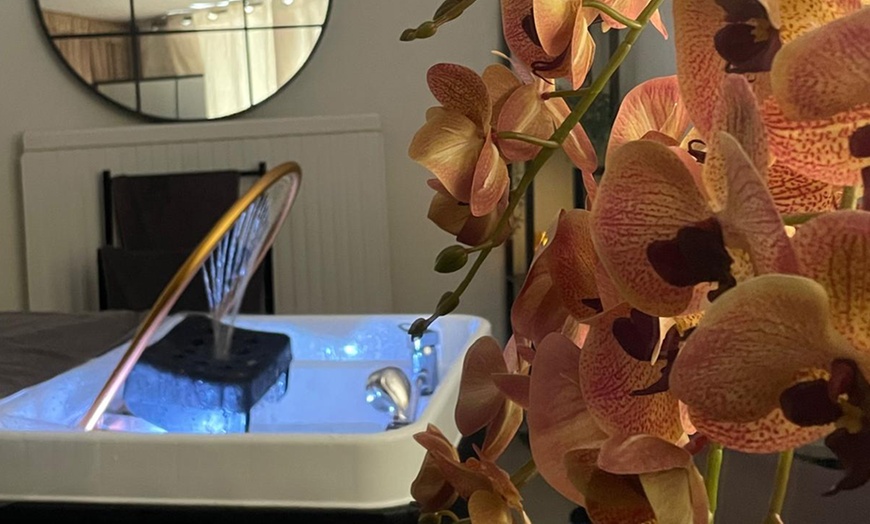 Image 3: 45, 60 or 90-Min Japanese Head Spa w/ Glass of Prosecco or Herbal Tea