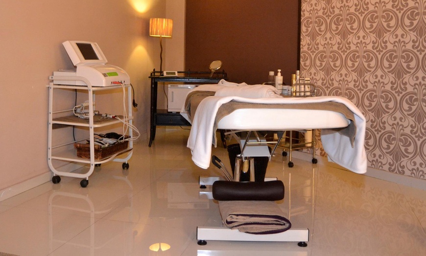 Image 4: Limpieza facial con microdermoabrasión, peeling enzimático, led y más