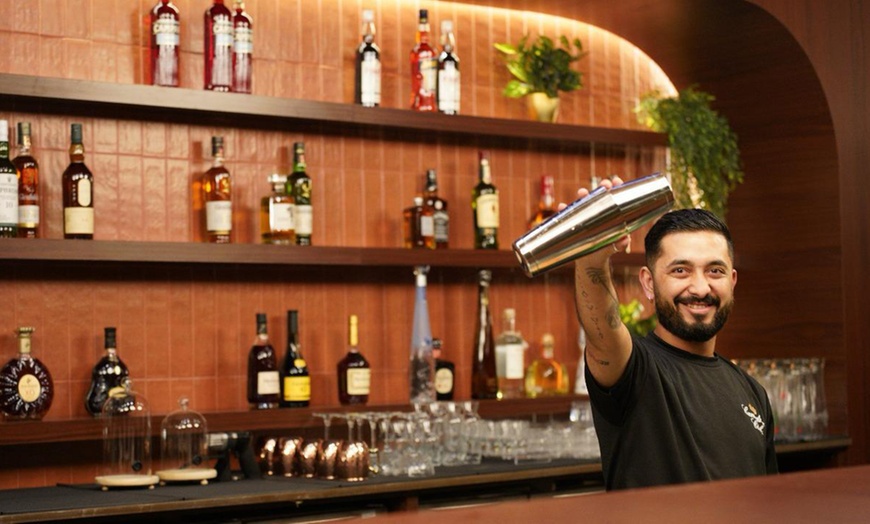 Image 3: Saturday Brunch(4 Hours) For 1,2,or 4 Bottomless Beverages & More