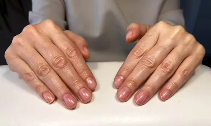 Winter-Nägel für Zwei: klassische Maniküre mit Shellack & Handcreme