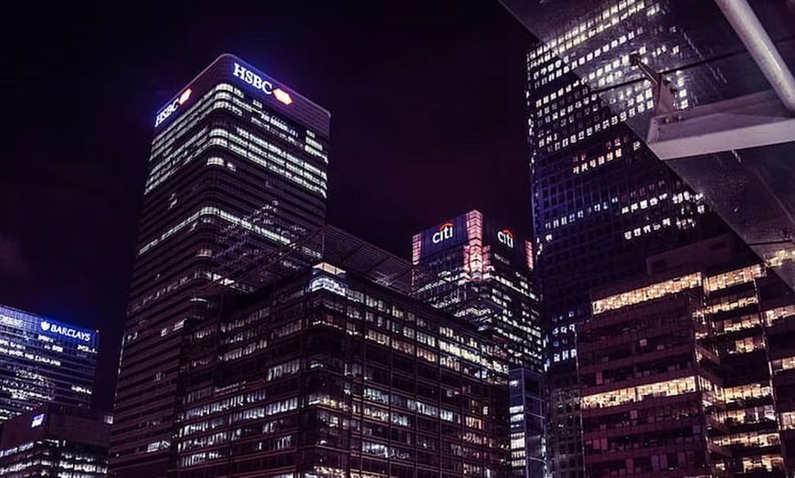 Image 9: London: Elegant 4* Stay with Breakfast