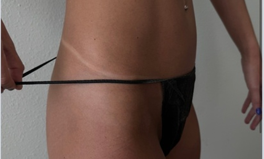 Image 2: Refresh Your Look with One, Two, or Three Custom Airbrush Spray Tans