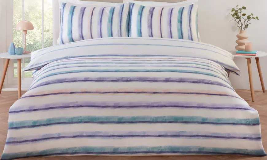 Image 7: Stripe Reversible Duvet Set