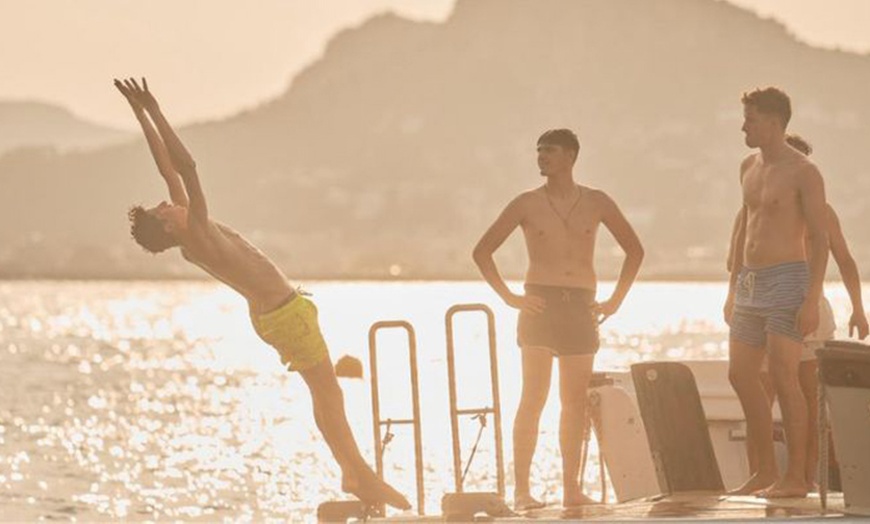 Image 11: Baño en las calas del parque Natural de les Illes Medes