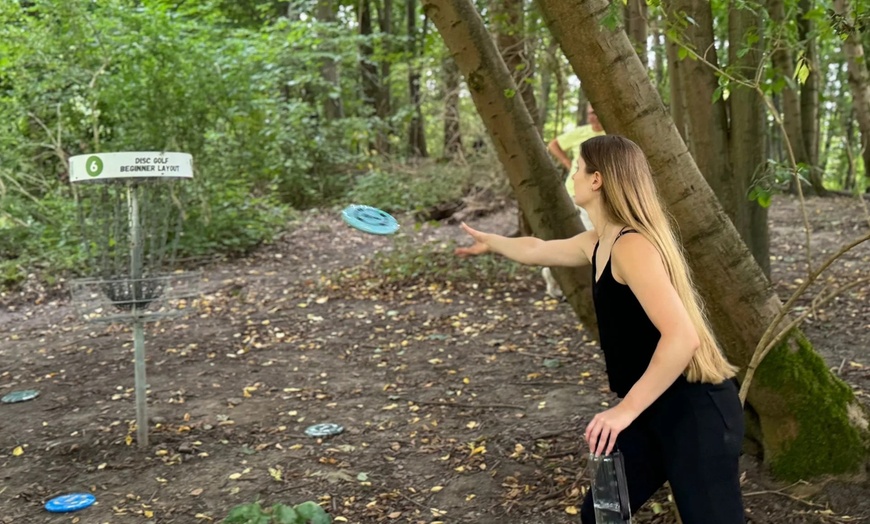 Image 2: Disc Golf Spielrunde inkl. Getränke für 2 Erwachsene od. für 1 Familie