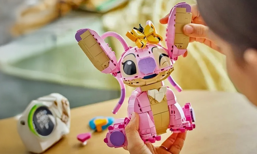 Image 6: Stitch-Inspired Building Block Kit